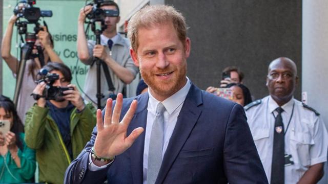 哈里王子控诉英国小报窃听案胜诉，将获14万英镑赔偿金 第1张