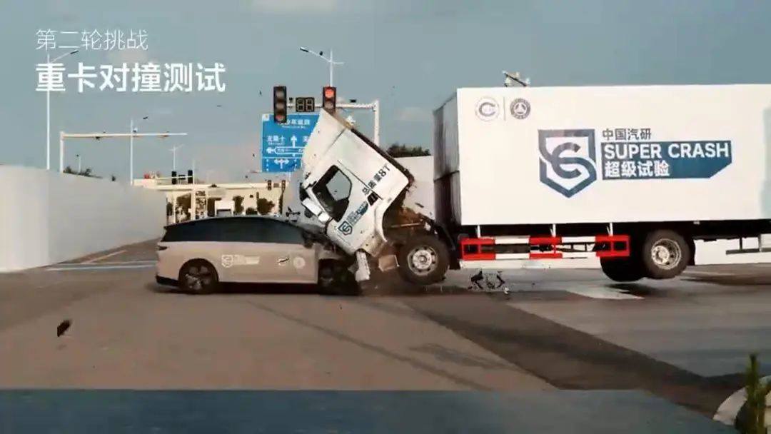 乘龙卡车再回应“理想i8撞重卡”：活着才有资格谈理想，碰撞视频用的旧车！东风高管：全力支持东风柳汽维权 第4张
