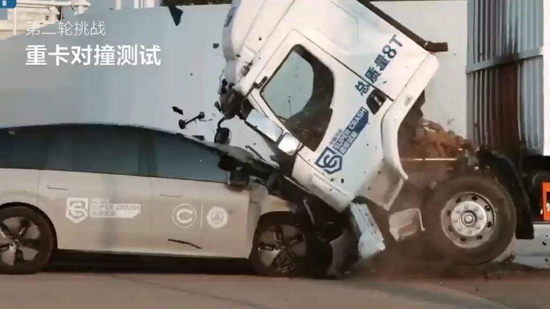 乘龙卡车再回应“理想i8撞重卡”：活着才有资格谈理想，碰撞视频用的旧车！东风高管：全力支持东风柳汽维权 第5张