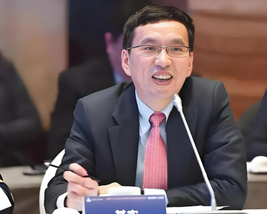 东方财富“暴利”:上半年营收105亿,净利81亿,计入政府补助4亿 却不分红 其实家族去年套现92亿 第2张 东方财富“暴利”:上半年营收105亿,净利81亿,计入政府补助4亿 却不分红 其实家族去年套现92亿 第2张