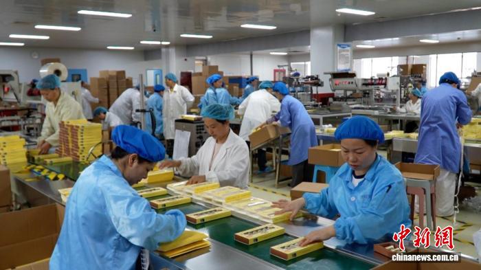 订单充足赶工忙 浙江美妆产品热销海外