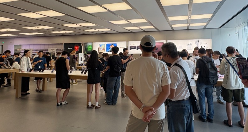 苹果iPhone Duo开售！溢价超2000元，微信等应用还在适配中！ 第2张